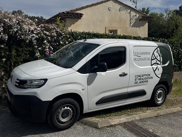 Semi-covering couleur sur deux côtés et arrière d'une camionnette, Les Jardins Duchateau